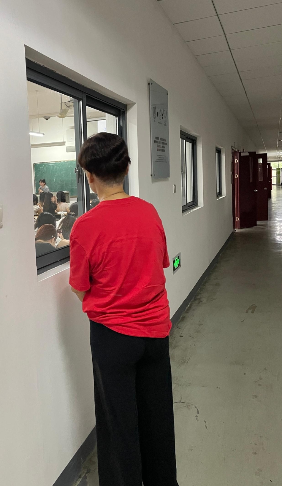 深入教学一线 巡查课堂一线 —— 我院院长莫洪宪开展新学期巡课工作